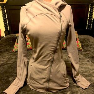 🌟Lululemon Athletic Jackey size 4